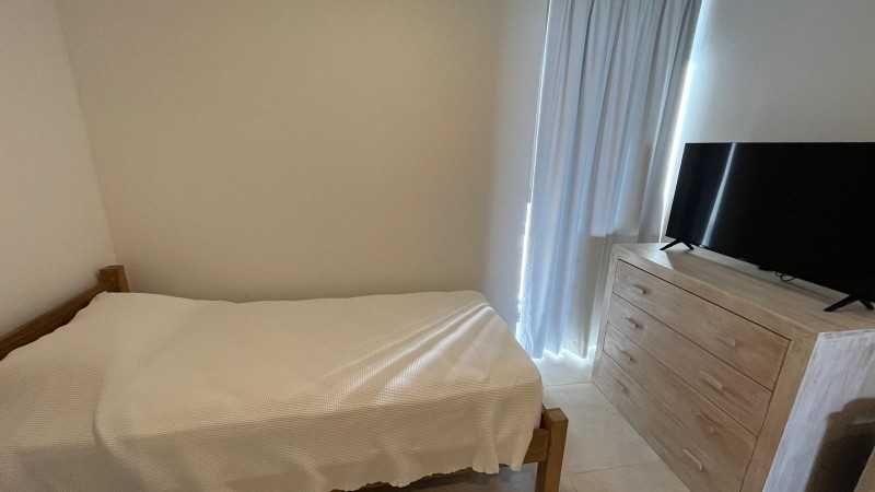 Departamento con tres suites en la Barra con vista al mar